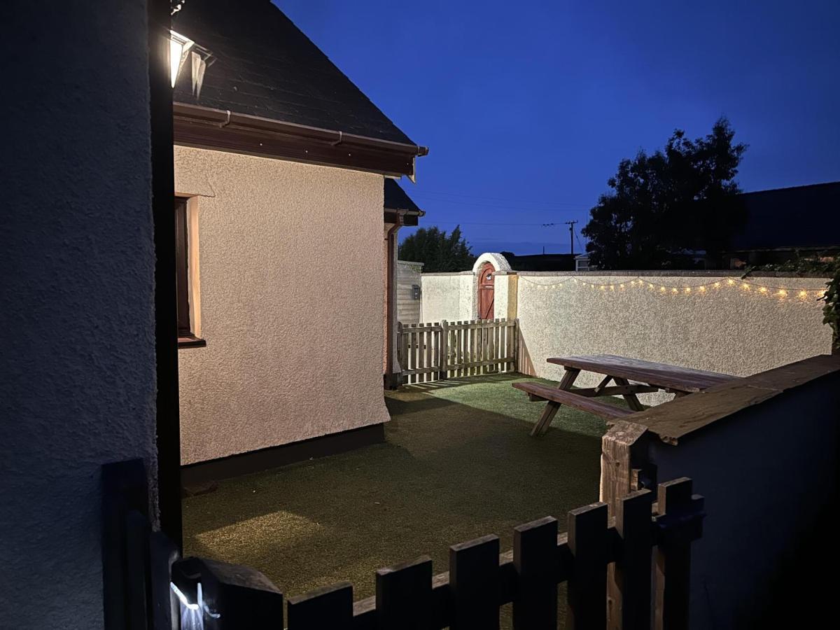 3 Bed Detached Cottage- Log Burner Mountain Views Beaumaris Exterior photo