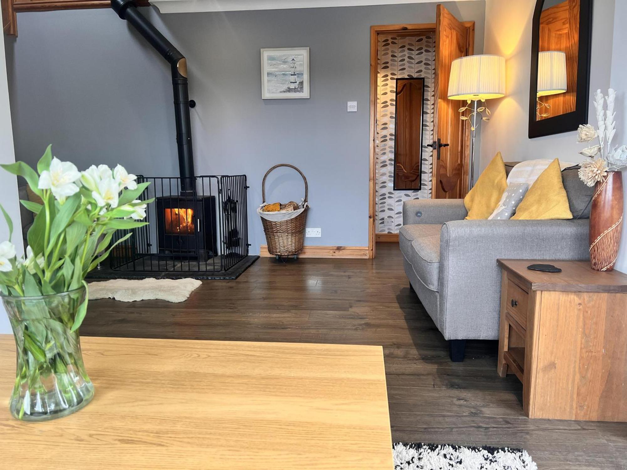 3 Bed Detached Cottage- Log Burner Mountain Views Beaumaris Exterior photo