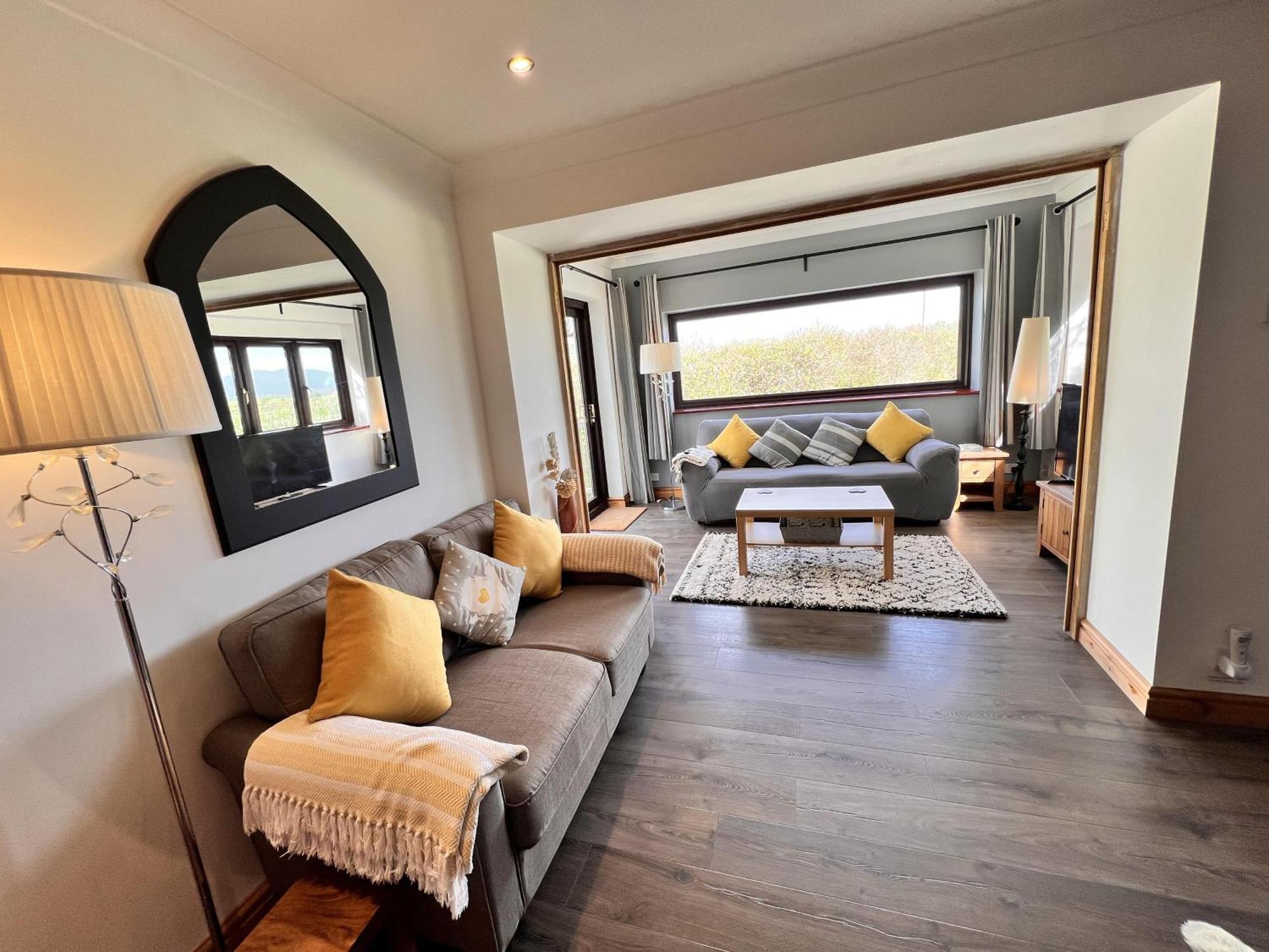 3 Bed Detached Cottage- Log Burner Mountain Views Beaumaris Exterior photo